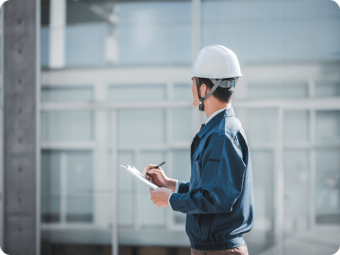 現場にて施工管理